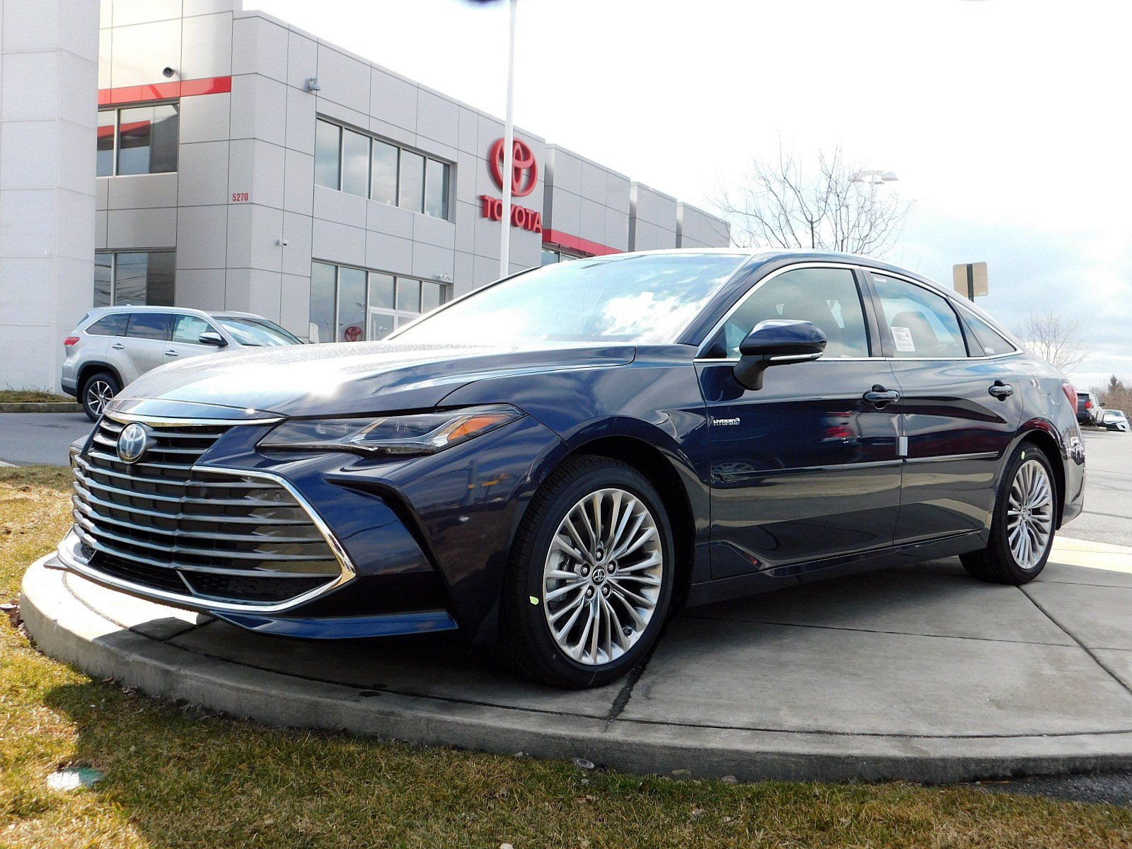 New 2019 Toyota Avalon Hybrid Limited 4dr Car in East Petersburg #12160 ...