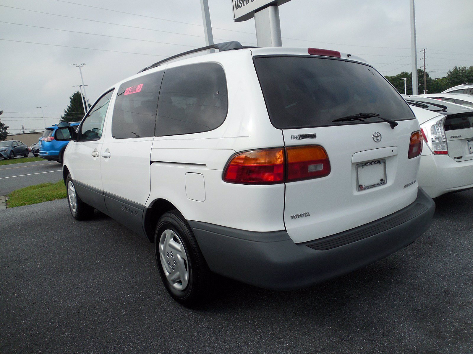 Pre-Owned 2000 Toyota Sienna LE Mini-van, Passenger in East Petersburg ...