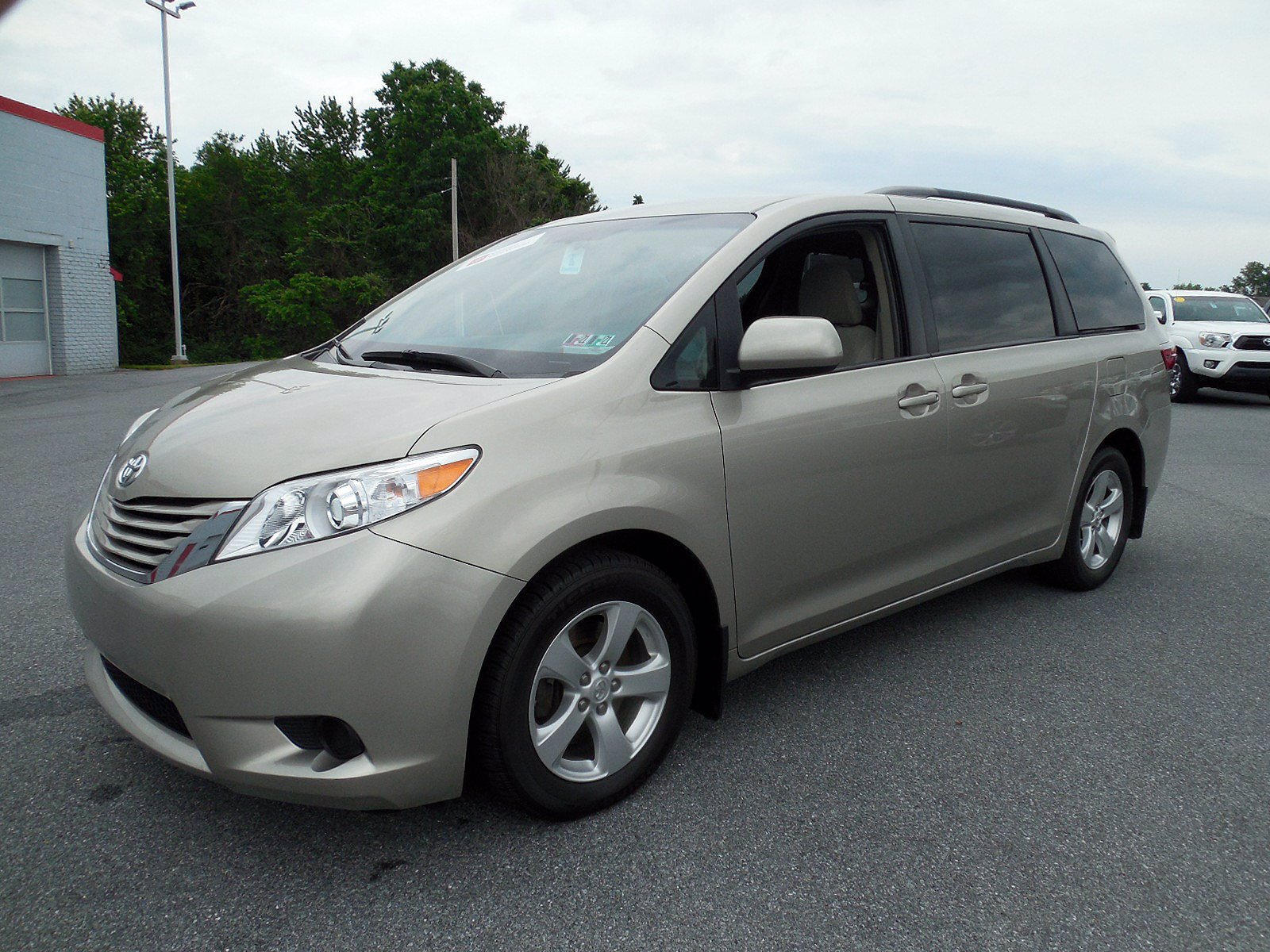 Certified Pre-Owned 2017 Toyota Sienna LE Mini-van, Passenger in East ...