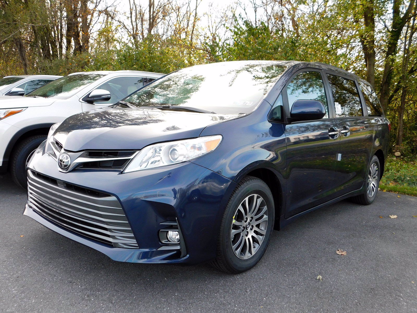 toyota sienna minivan passenger side floor board view toyota sienna minivan passenger side floor board view