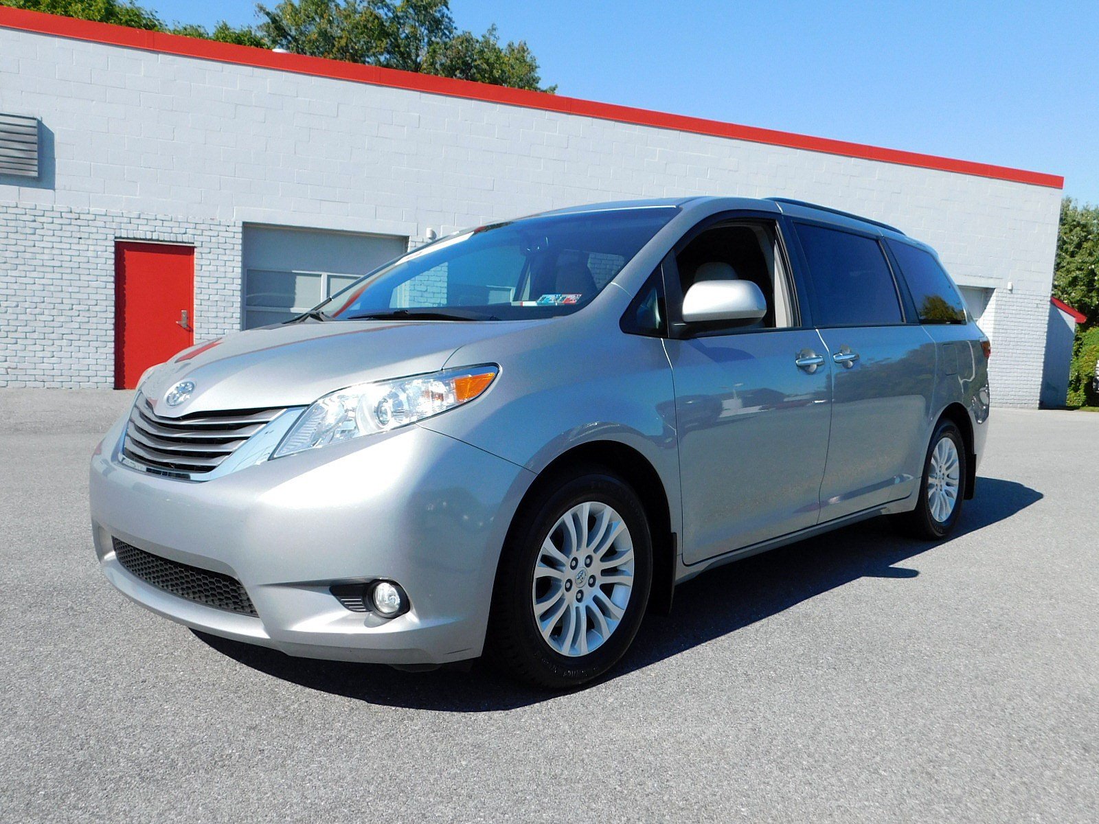 Certified Pre-Owned 2017 Toyota Sienna XLE Mini-van, Passenger in East ...