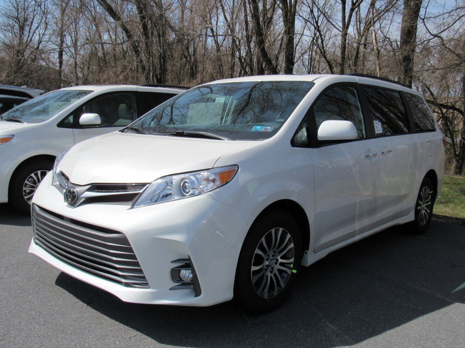 New 2019 Toyota Sienna XLE Mini-van, Passenger in East Petersburg ...