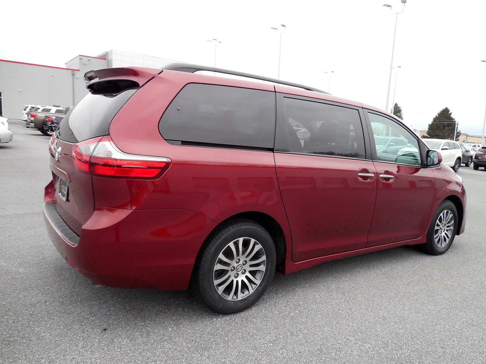 Certified Pre-Owned 2020 Toyota Sienna XLE Mini-van, Passenger in East ...